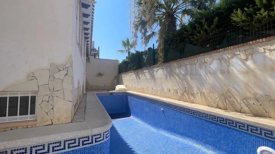 5 bedrooms house for sale , Torrevieja, Spain No. 630 № 2