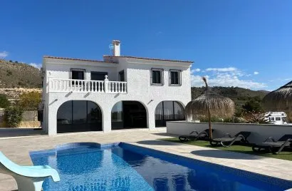 4 bedrooms house for sale , Villajoyosa, Spain No. 632