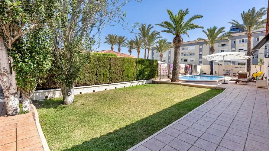4 bedrooms villa for sale , Torrevieja, Spain No. 639 № 4