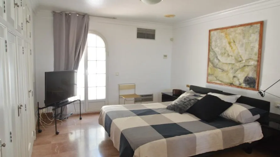 4 bedrooms villa for sale , Torrevieja, Spain No. 409 № 1