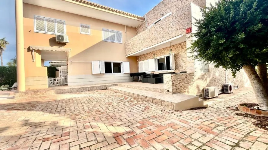 4 bedrooms villa for sale , Torrevieja, Spain No. 424 № 1