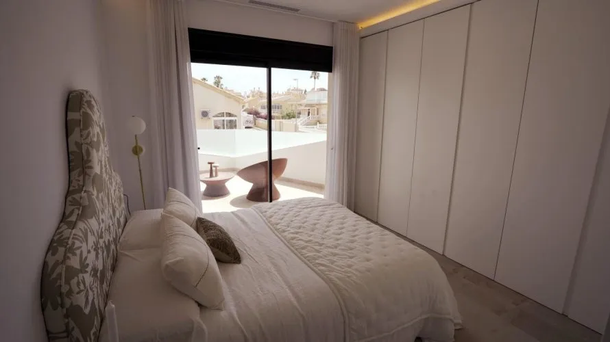 3 bedrooms villa for sale , La Florida, Spain No. 690 № 10