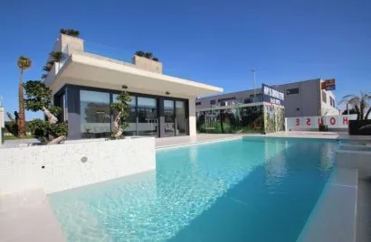197m² villa for sale , La Zenia, Spain No. 437