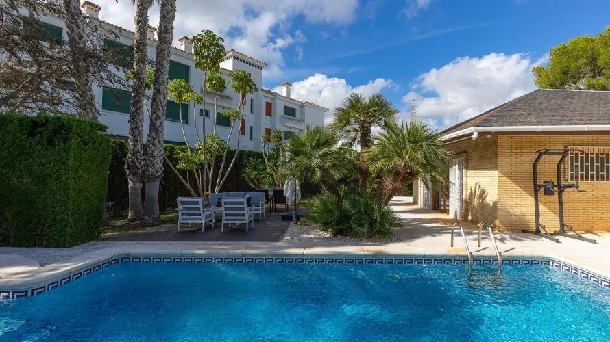 5 bedrooms villa for sale , Campoamor, Spain No. 661 № 4