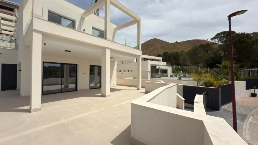7 bedrooms villa for sale , Finestrat, Spain No. 412 № 11