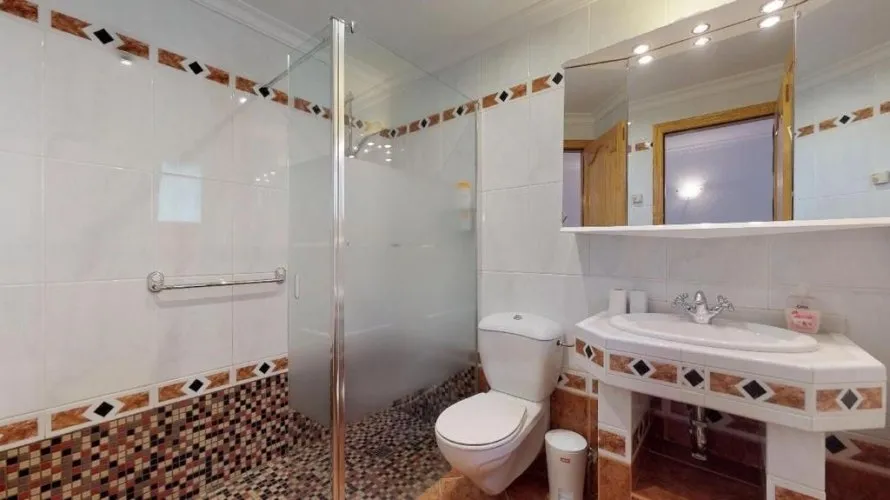 7 bedrooms villa for sale , Maryvilla, Spain No. 486 № 4