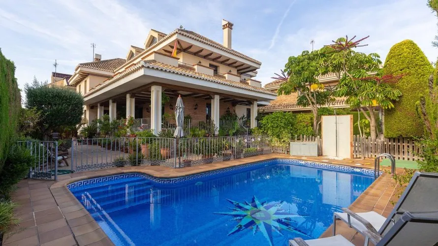 6 bedrooms villa for sale, La Veleta, Spain No. 660 № 2