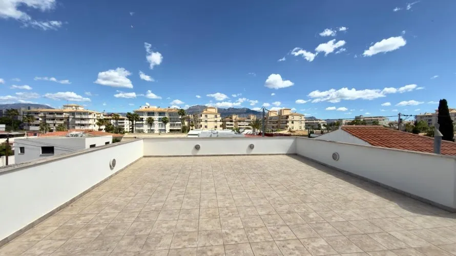 4 bedrooms house for sale, Albir, Spain No. 711 № 19