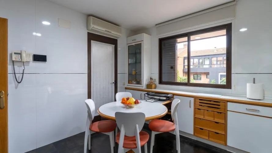 6 bedrooms house for sale , Madrid, Spain No. 431 № 14