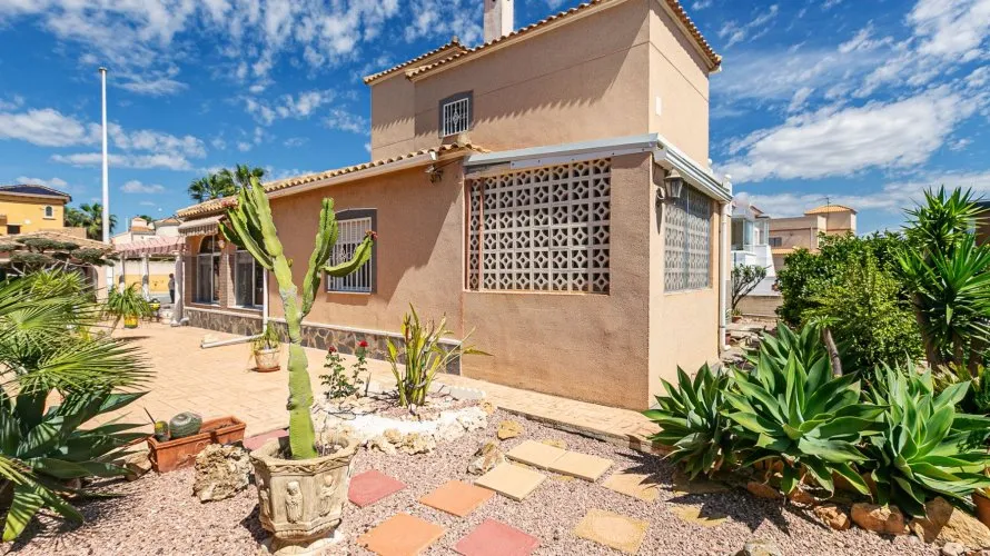 158m² villa for sale, Cabo Roig, Spain No. 710 № 5