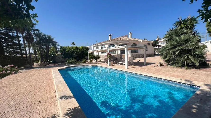 236m² villa for sale, Rojales, Spain No. 723 № 2