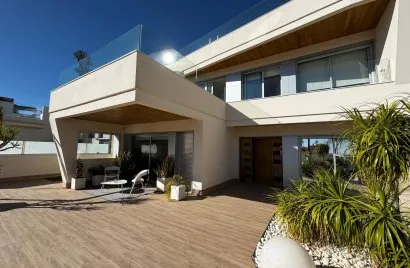 4 bedrooms villa for sale, Campoamor, Spain No. 747