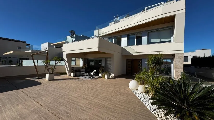 4 bedrooms villa for sale, Campoamor, Spain No. 747 № 24