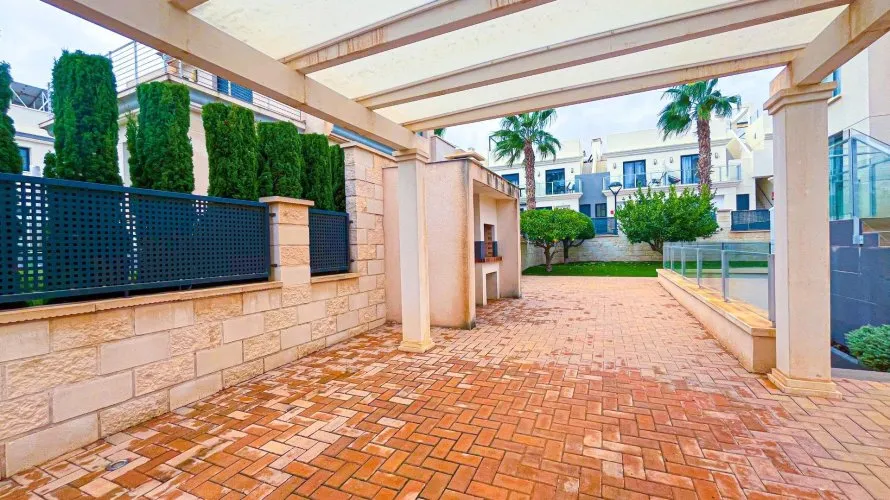 5 bedrooms villa for sale, La Zenia, Spain No. 731 № 11