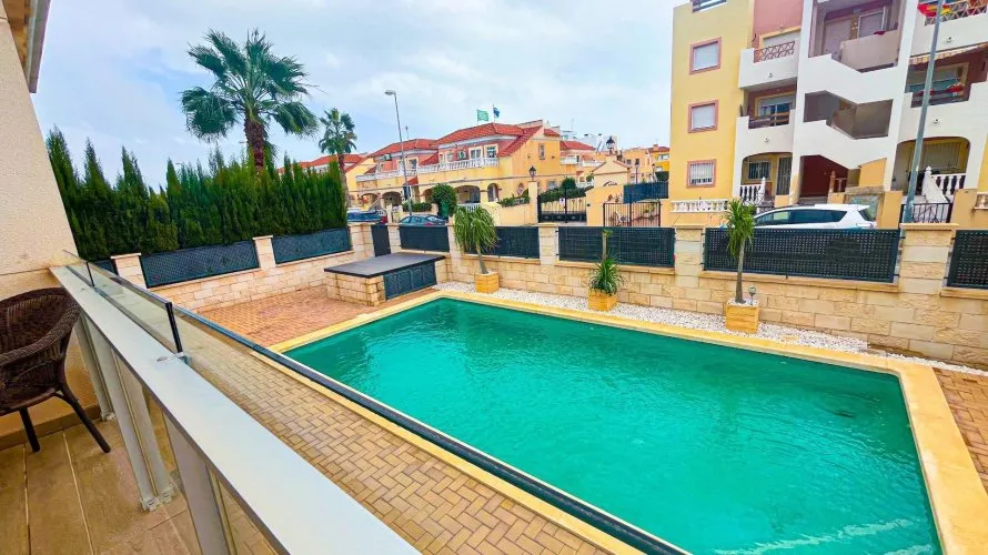 5 bedrooms villa for sale, La Zenia, Spain No. 731 № 16