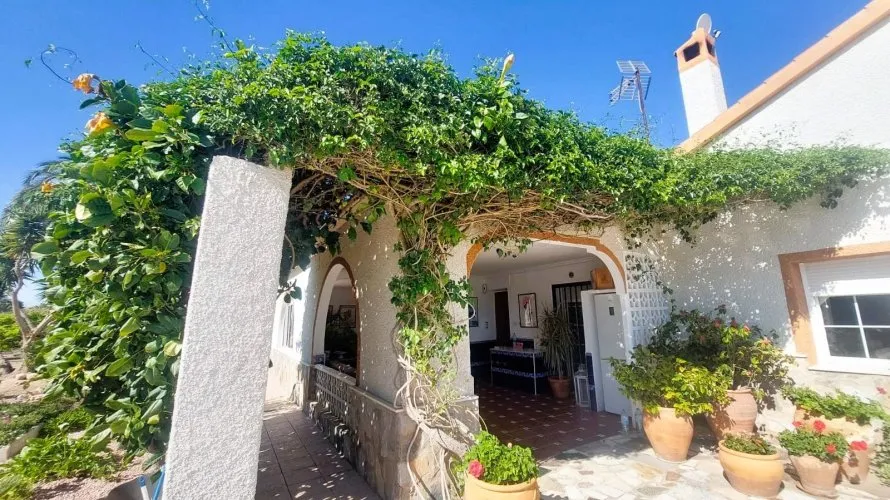 5 bedrooms house for sale, La Marina, Spain No. 737 № 3