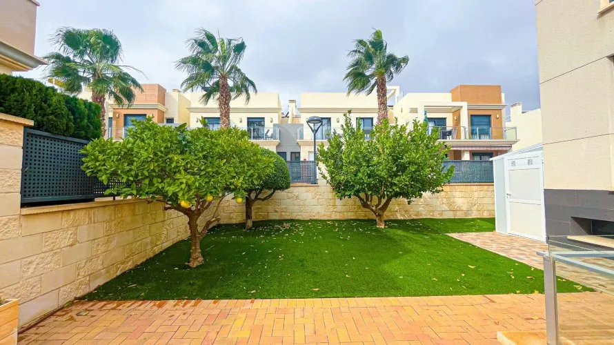 5 bedrooms villa for sale, La Zenia, Spain No. 731 № 13