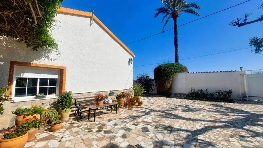 5 bedrooms house for sale, La Marina, Spain No. 737