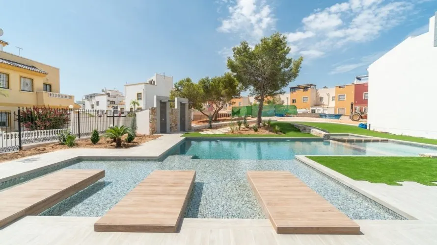 3 bedrooms bungalow for sale, Los Balcones, Spain No. 792 № 5