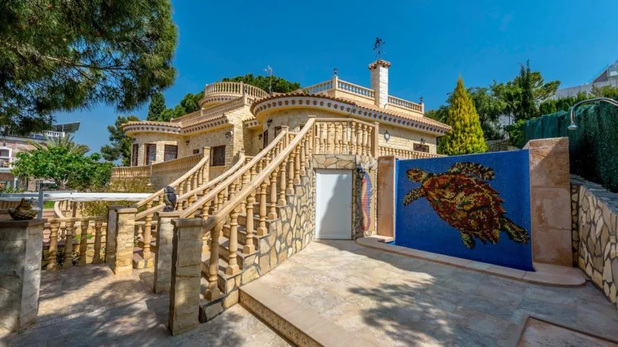 4 bedrooms villa for sale, Campoamor, Spain No. 761
