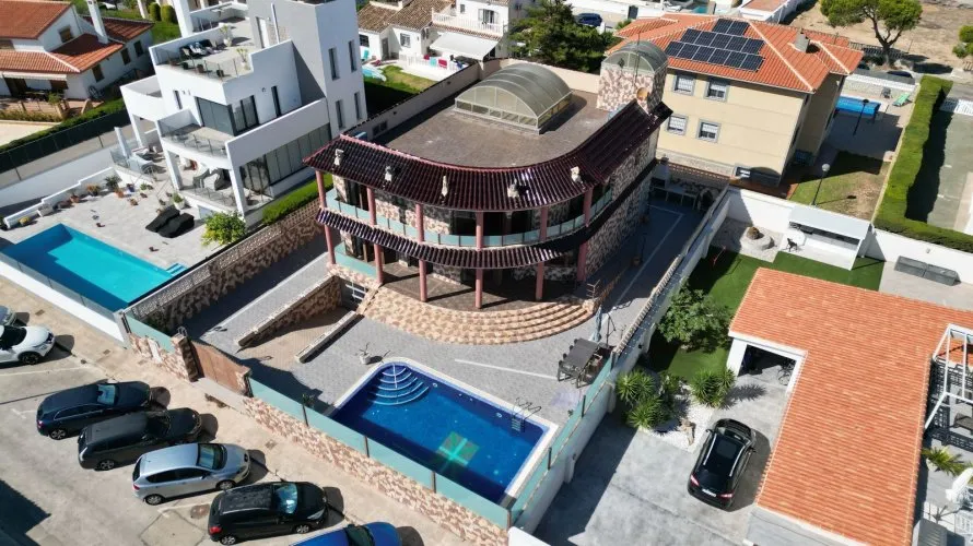 624m² villa for sale, La Zenia, Spain No. 807