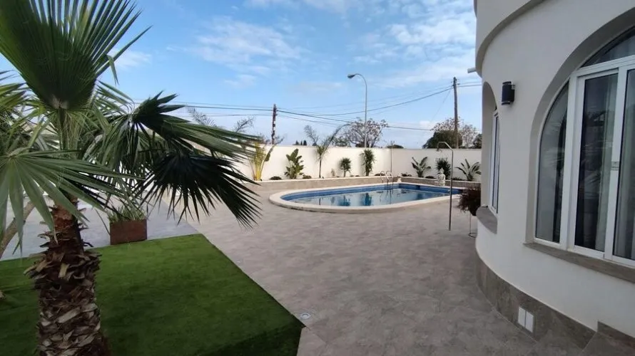 186m² villa for sale, Torrevieja, Spain No. 848 № 1