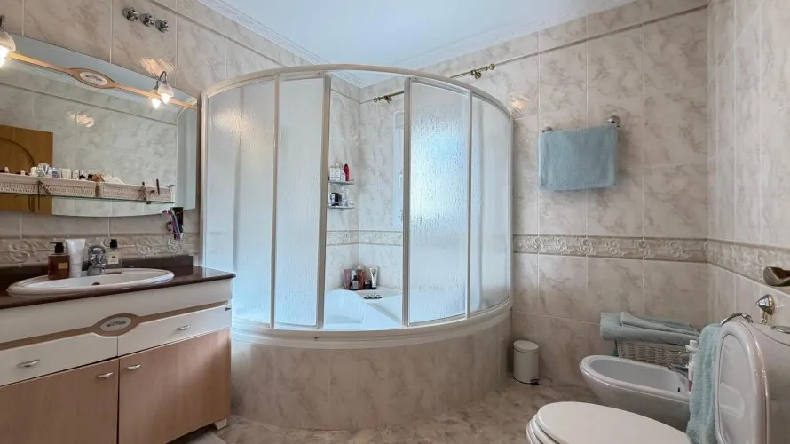 6 bedrooms villa for sale, Rojales, Spain No. 834 № 1