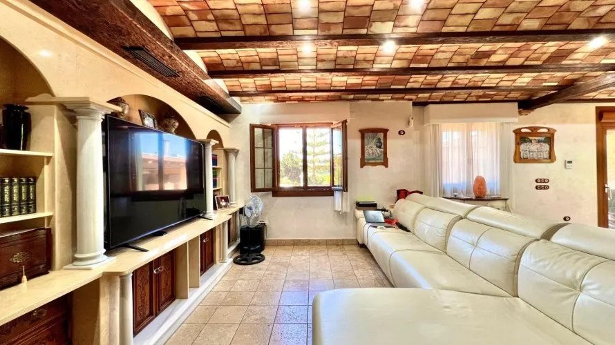 4 bedrooms villa for sale, Almoradi, Spain No. 882