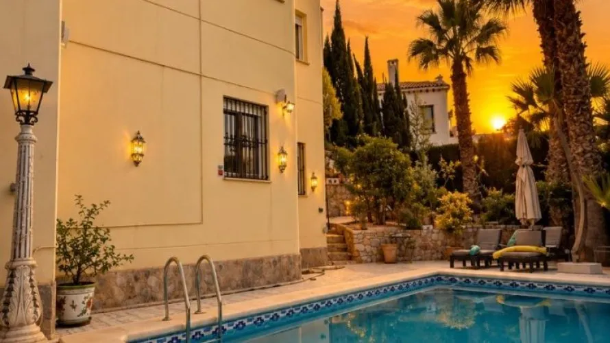 220m² villa for sale, Alicante, Spain No. 890 № 1